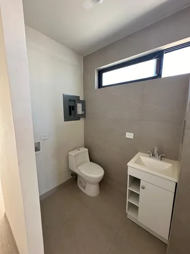 Baño instalado en proyecto de contenedor